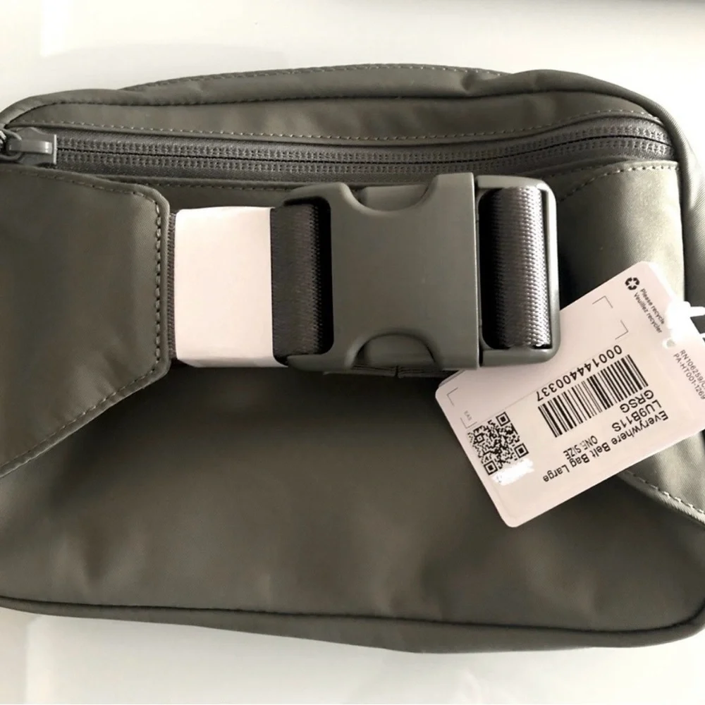 🆕  NEW Lululemon Everywhere Belt Bag Light Sage Green LARGE - Picture 7 of 8